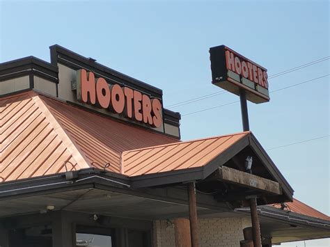 hooters st louis mo